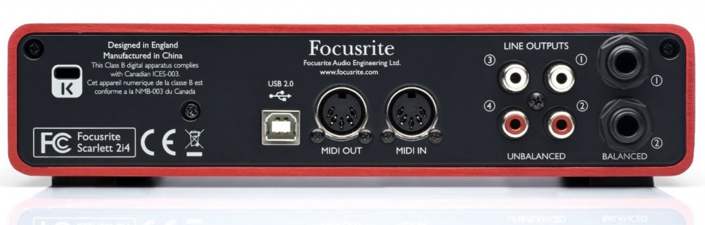 Focusrite Scarlett2i4 背面